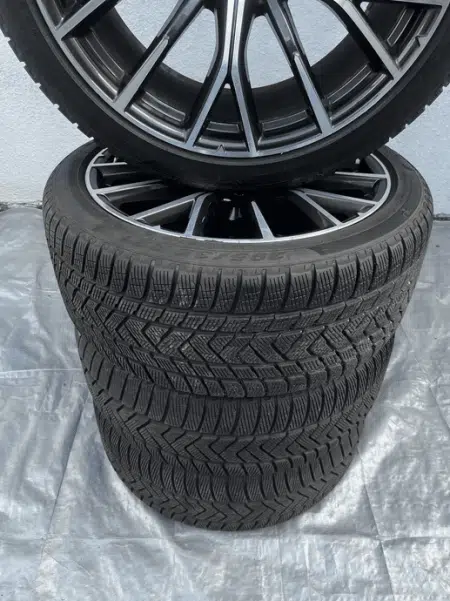 Cerchi in lega Maserati Grecale da 21" gomme invernali