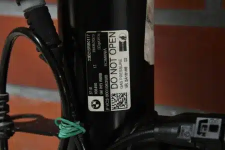 Amortizzatore destro anteriore BMW 5 G60 7596km 5A16166 530eX 550eX