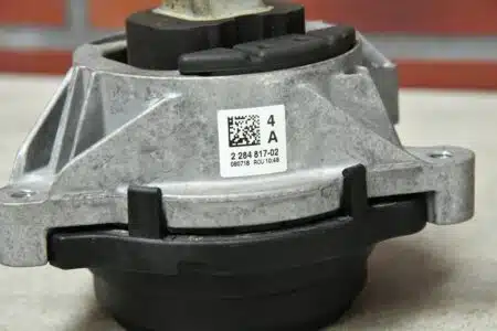 Supporto motore sinistro BMW M2 F87 M3 F80 M4 F82 F83 2284817 2598km