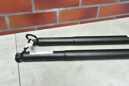 Attuatore telescopico del portellone posteriore sinistro e destro BMW X2 U10 10095km