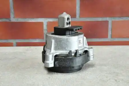 Supporto motore lato sinistro BMW 5 G30 G31 X3 G01 X4 G02 X6 G06 18km 6860495