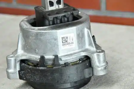 Supporto motore lato sinistro BMW 5 G30 G31 X3 G01 X4 G02 X6 G06 18km 6860495
