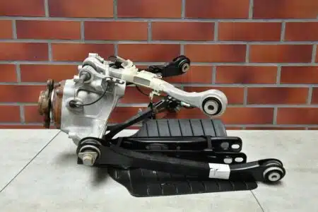 sospensione lato sinistro braccio oscillante posteriore BMW 5 G30 16979km smontaggio